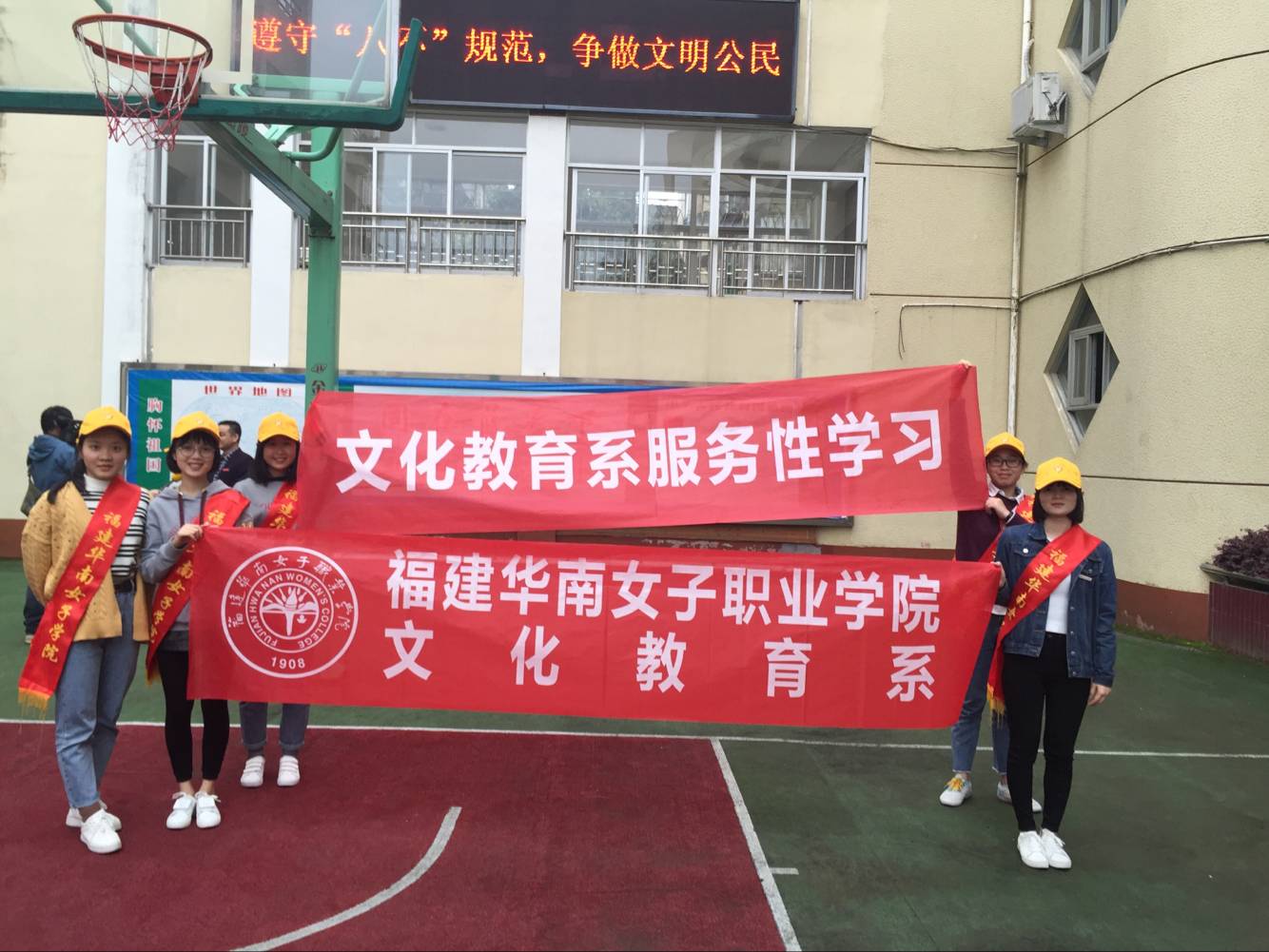 文化教育系志愿者合影1..jpg