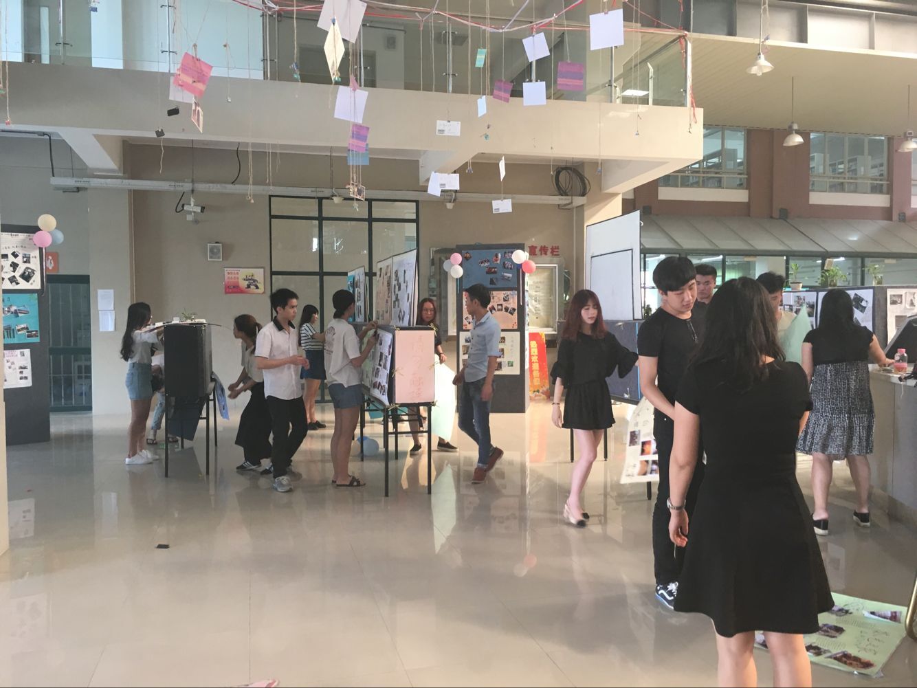 海报展1.jpg