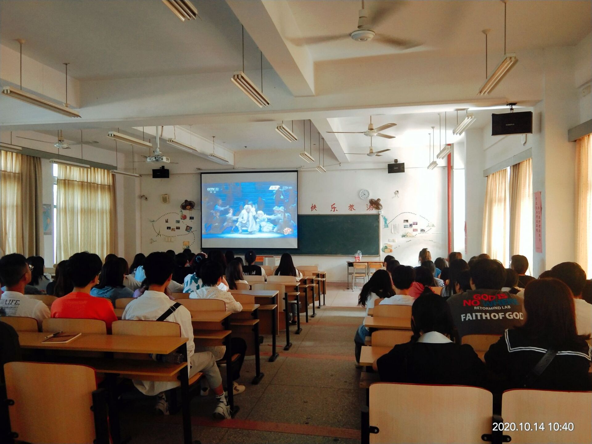 旅游服务系纪念抗战胜利75周年主题班会 (2).JPG