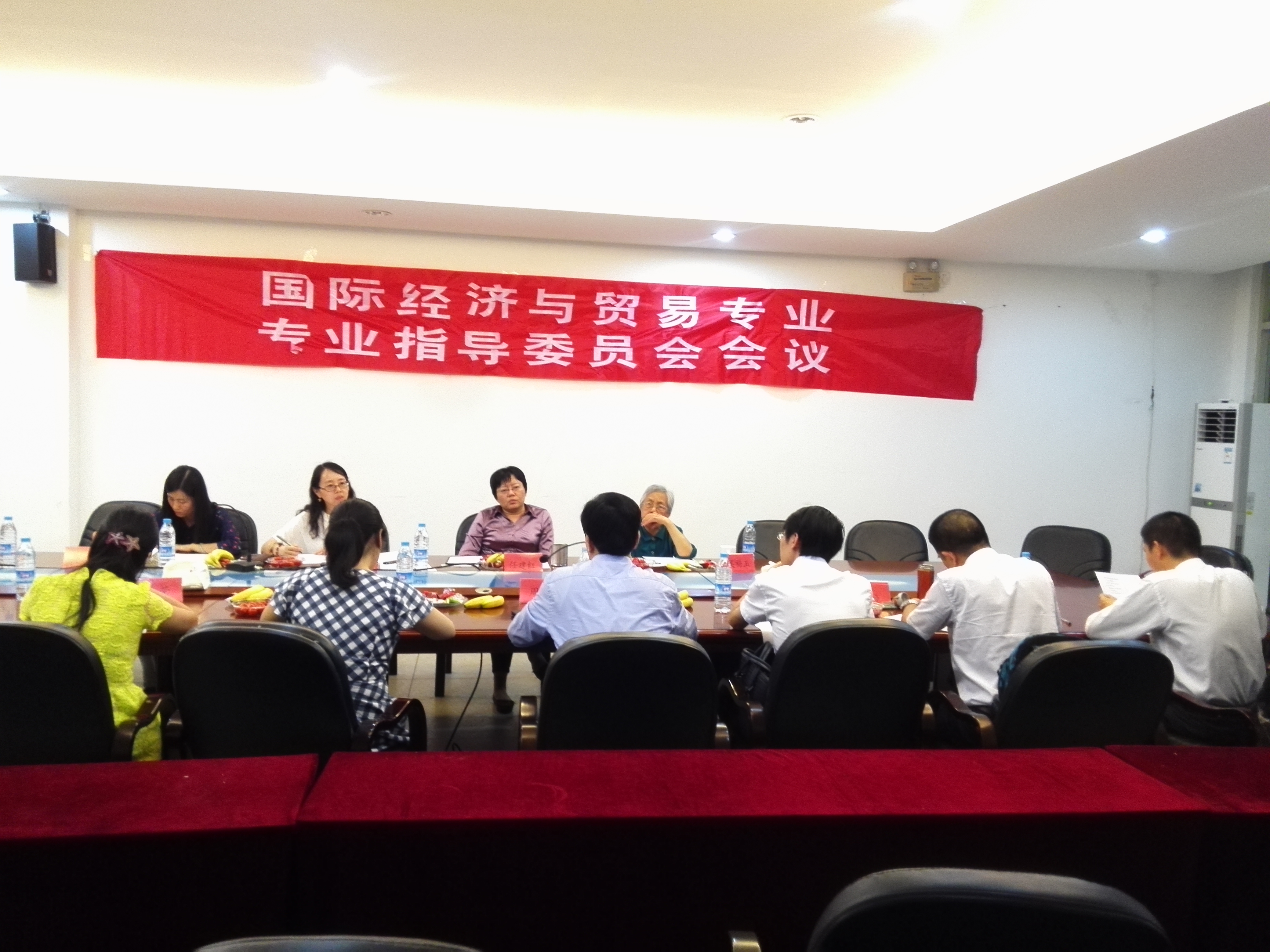 2015春季国贸专业指导委员会照片3.jpg
