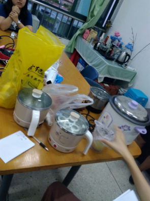 学生宿舍违规使用的电器.png