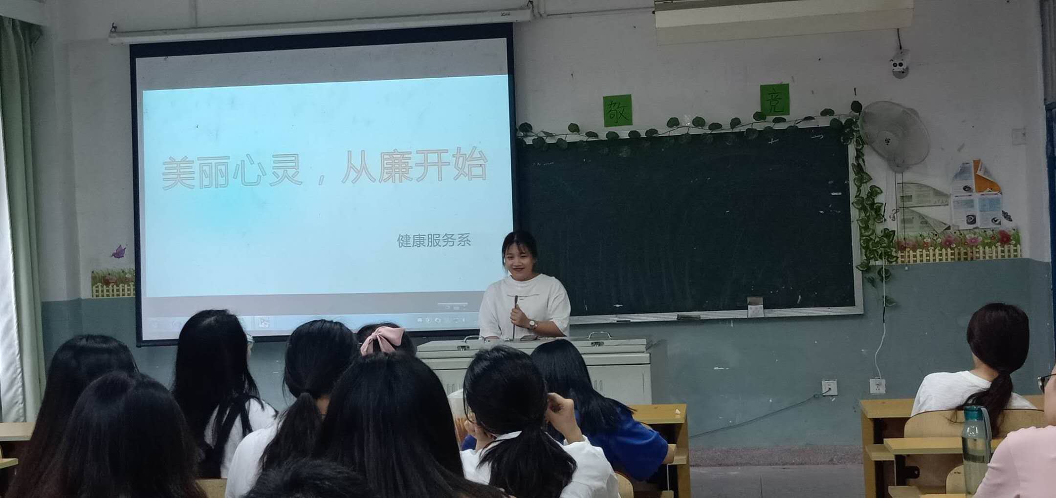 1.5.6-20190526开展廉洁教育“美丽心灵，从廉开始”廉洁文化党团员手抄报比赛相关照片（8）-20190526下