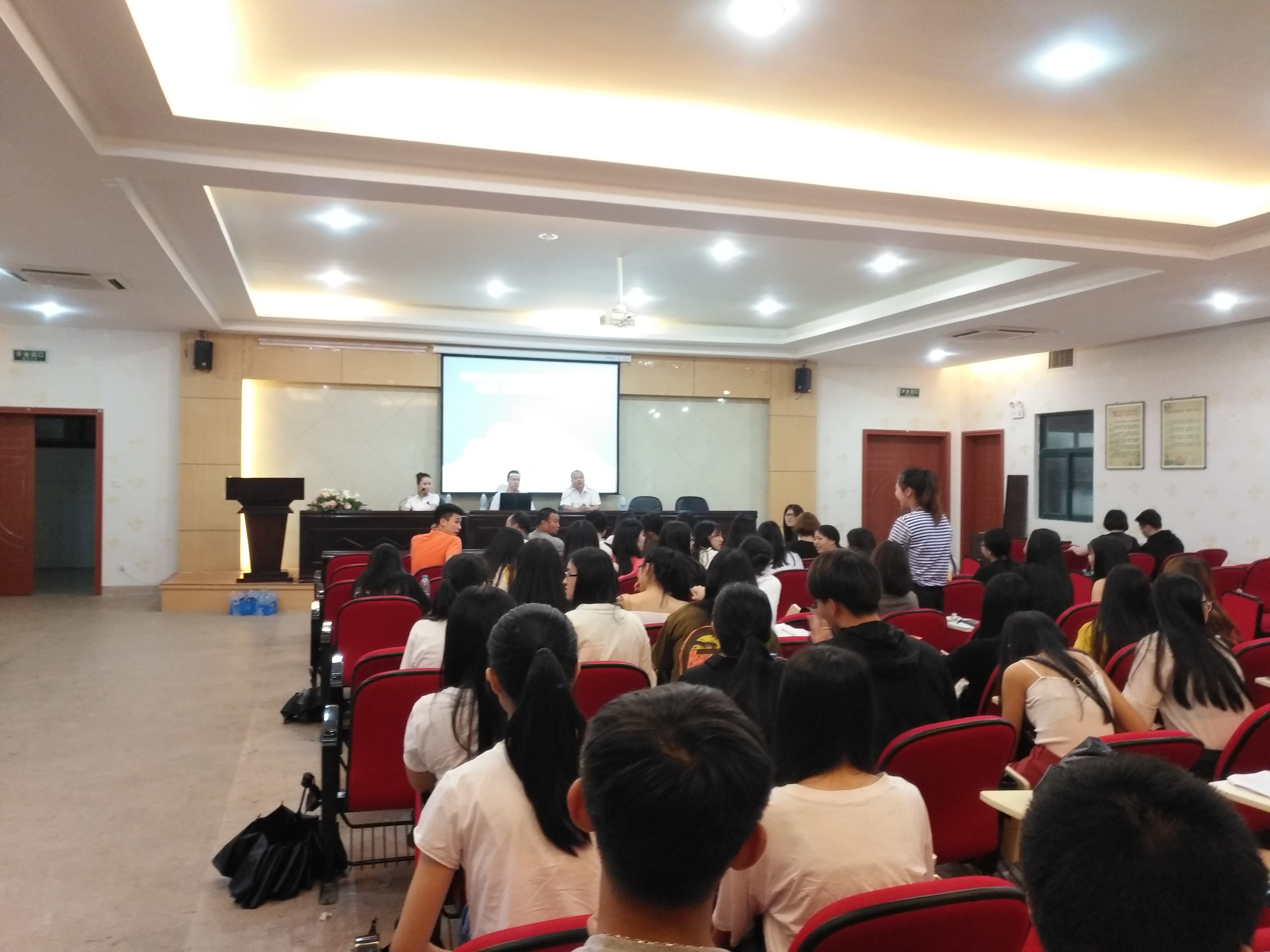 15乘务下企业说明会02.jpg