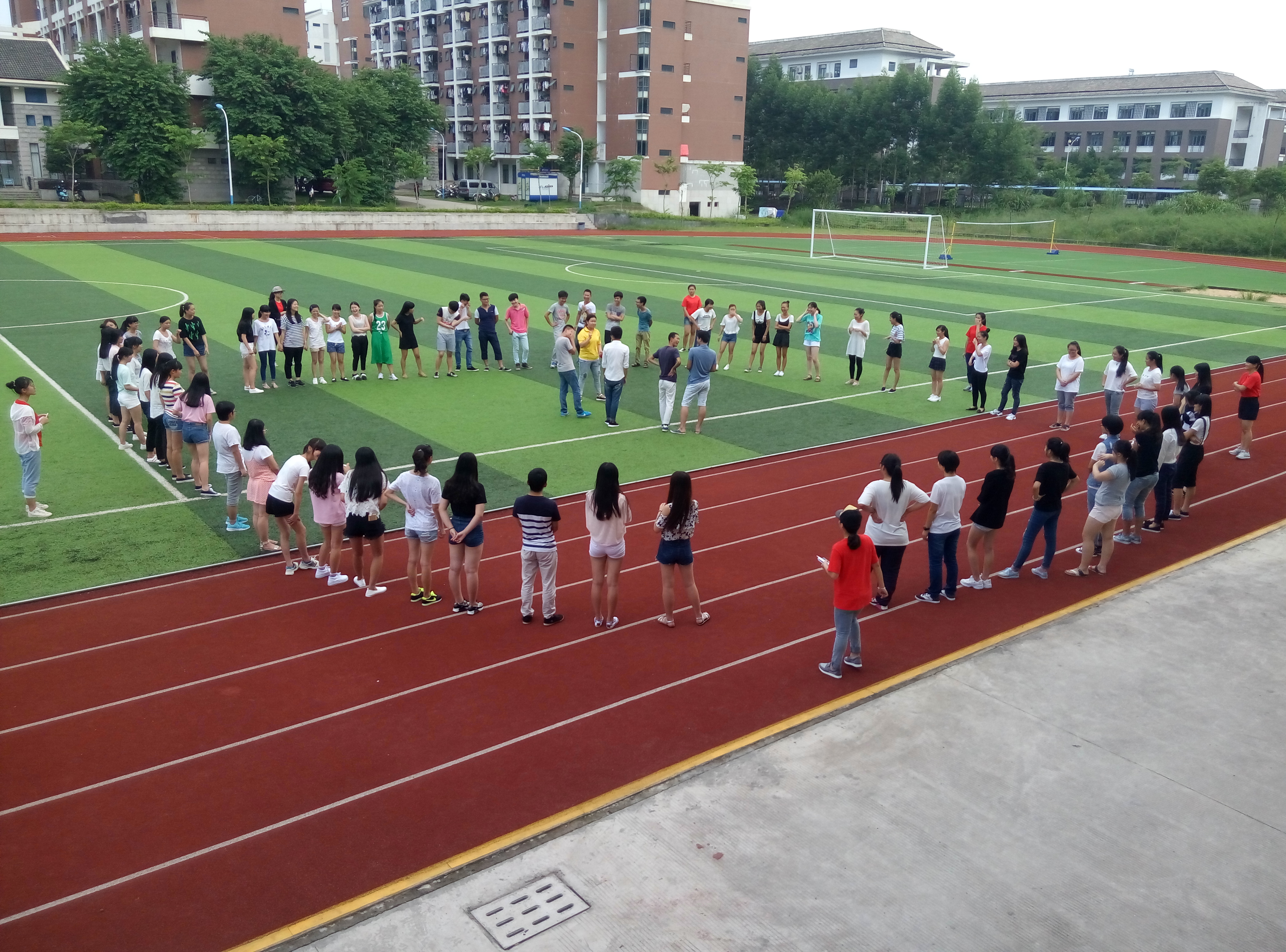 落单学员接受惩罚.jpg
