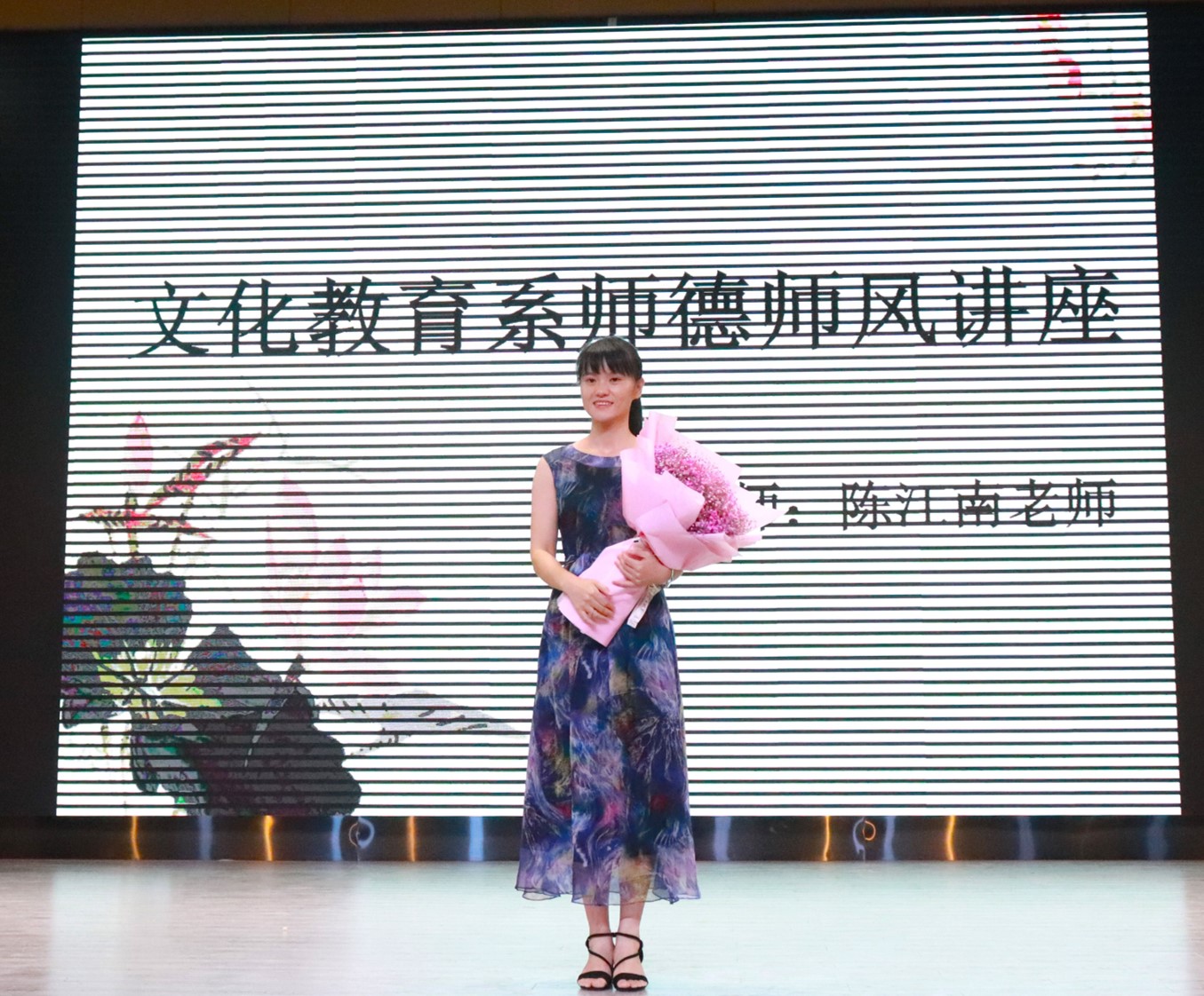 陈江南老师给师范生开展讲座照片6_副本.jpg