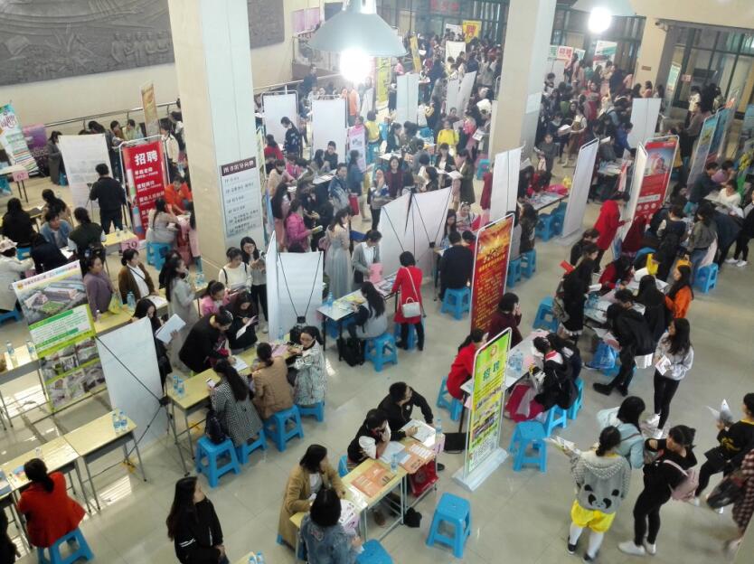 招聘会2.jpg