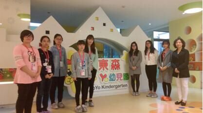 东森YOYO幼儿园老师与专业学生合影.jpg