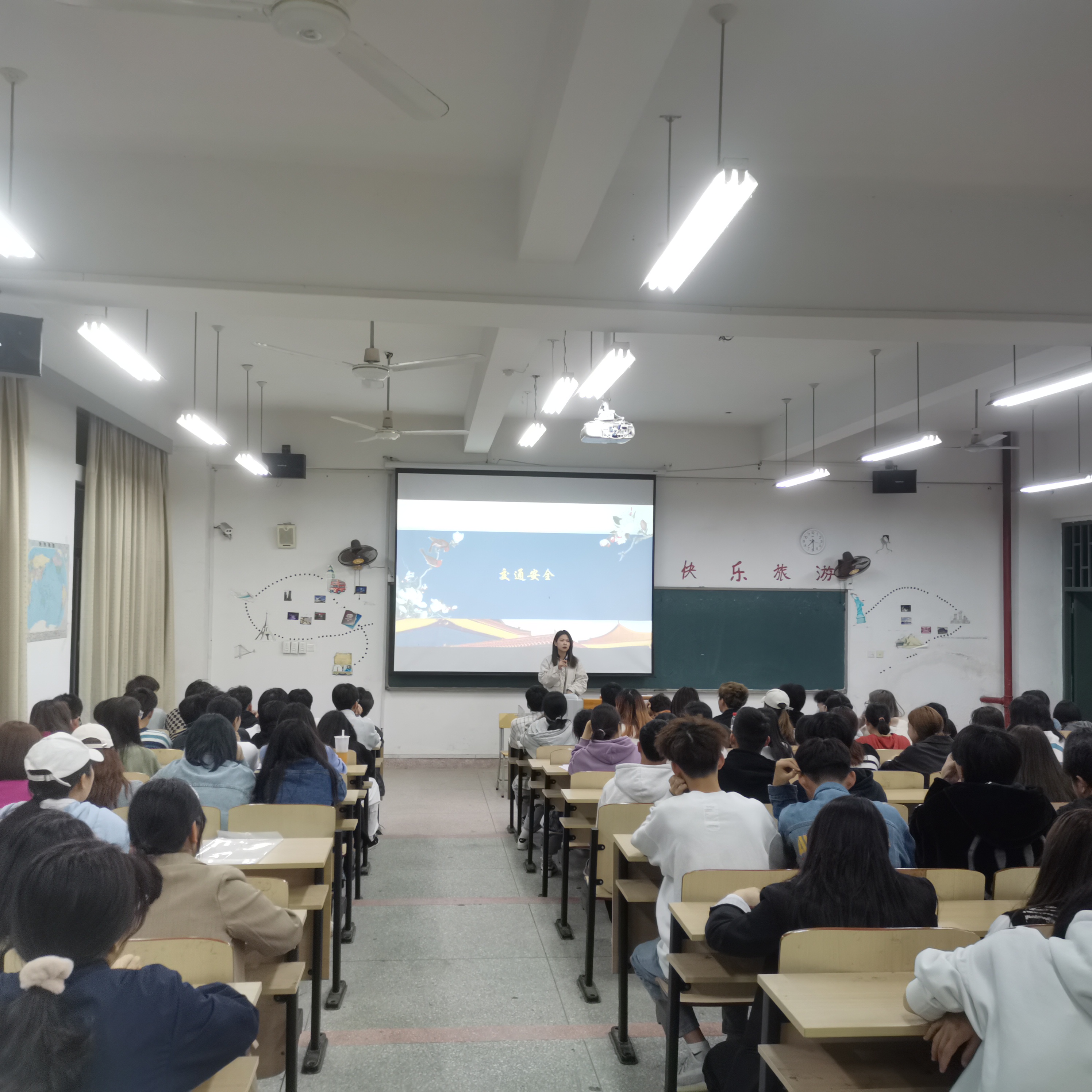 旅游服务系“加强安全管理,建设平安校园”平安校园建设月主题活动 (2).JPG