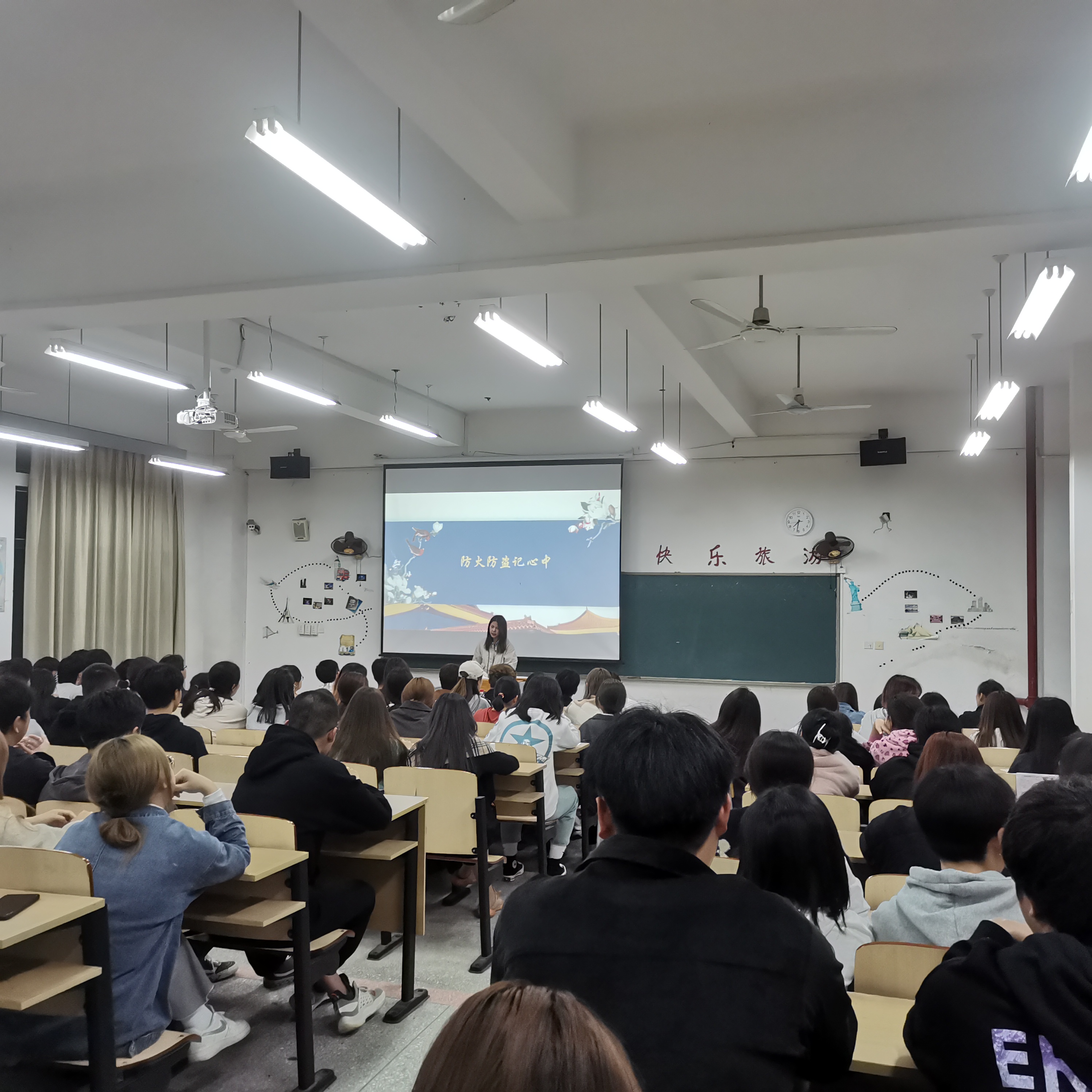 旅游服务系“加强安全管理,建设平安校园”平安校园建设月主题活动 (4).JPG