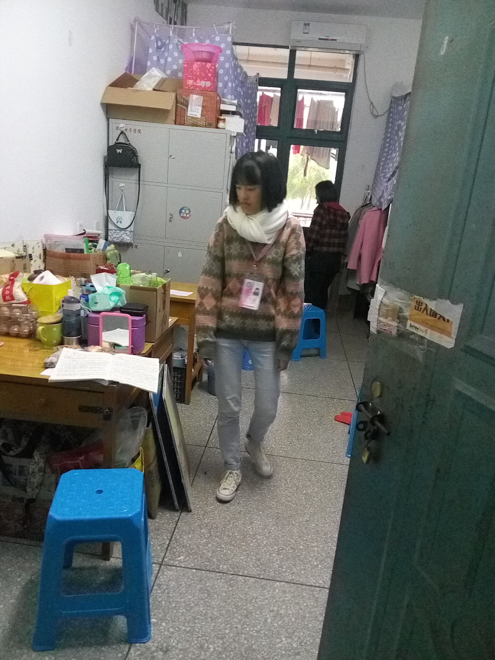 进入宿舍检查2.jpg