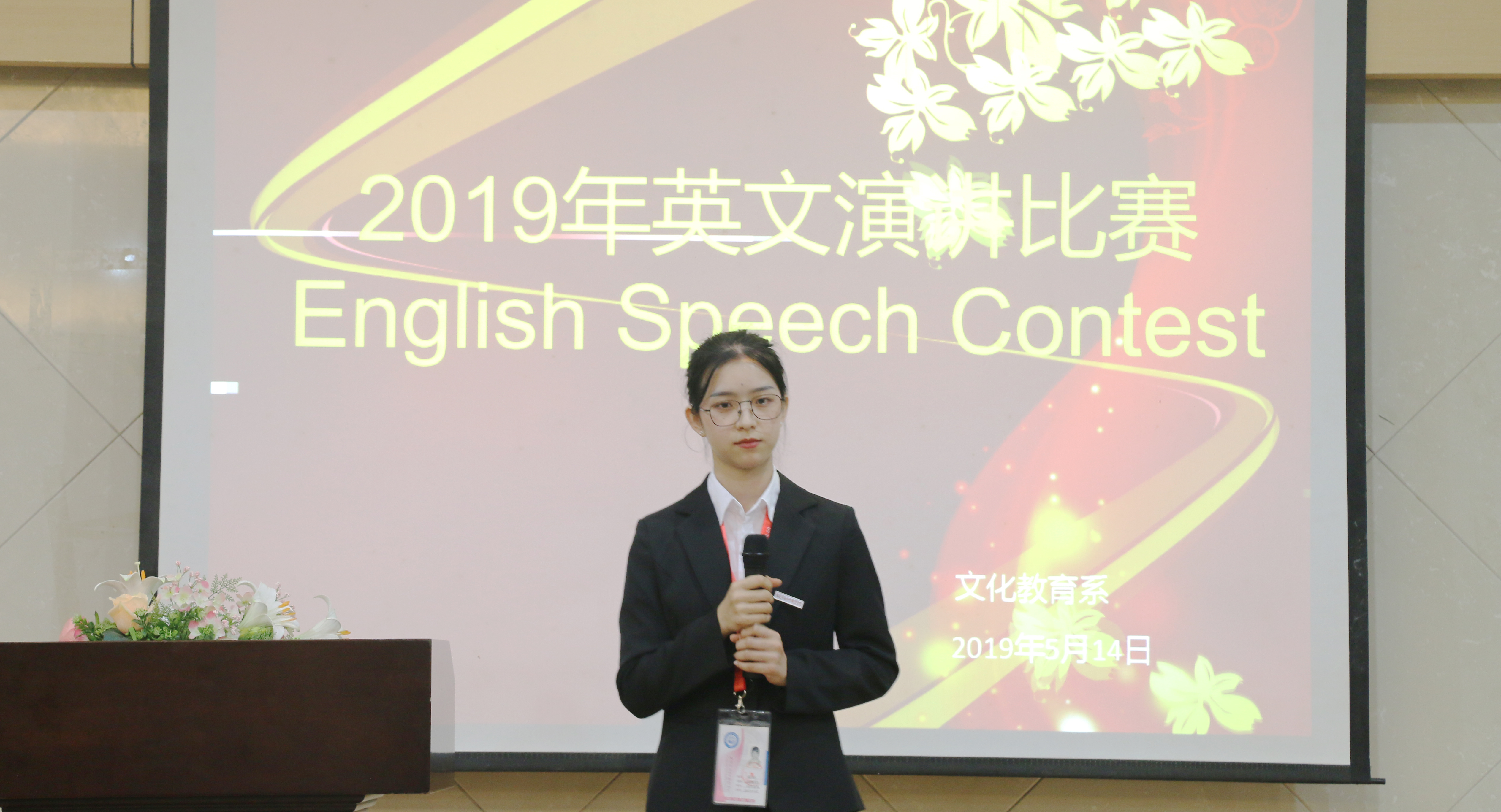 一等奖选手与外籍教师Laihar合影.jpg