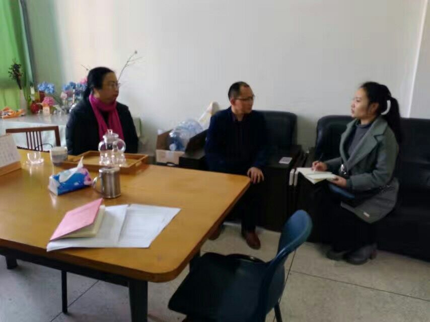 陈锦鸿老师为学生创业项目提供建议.JPG