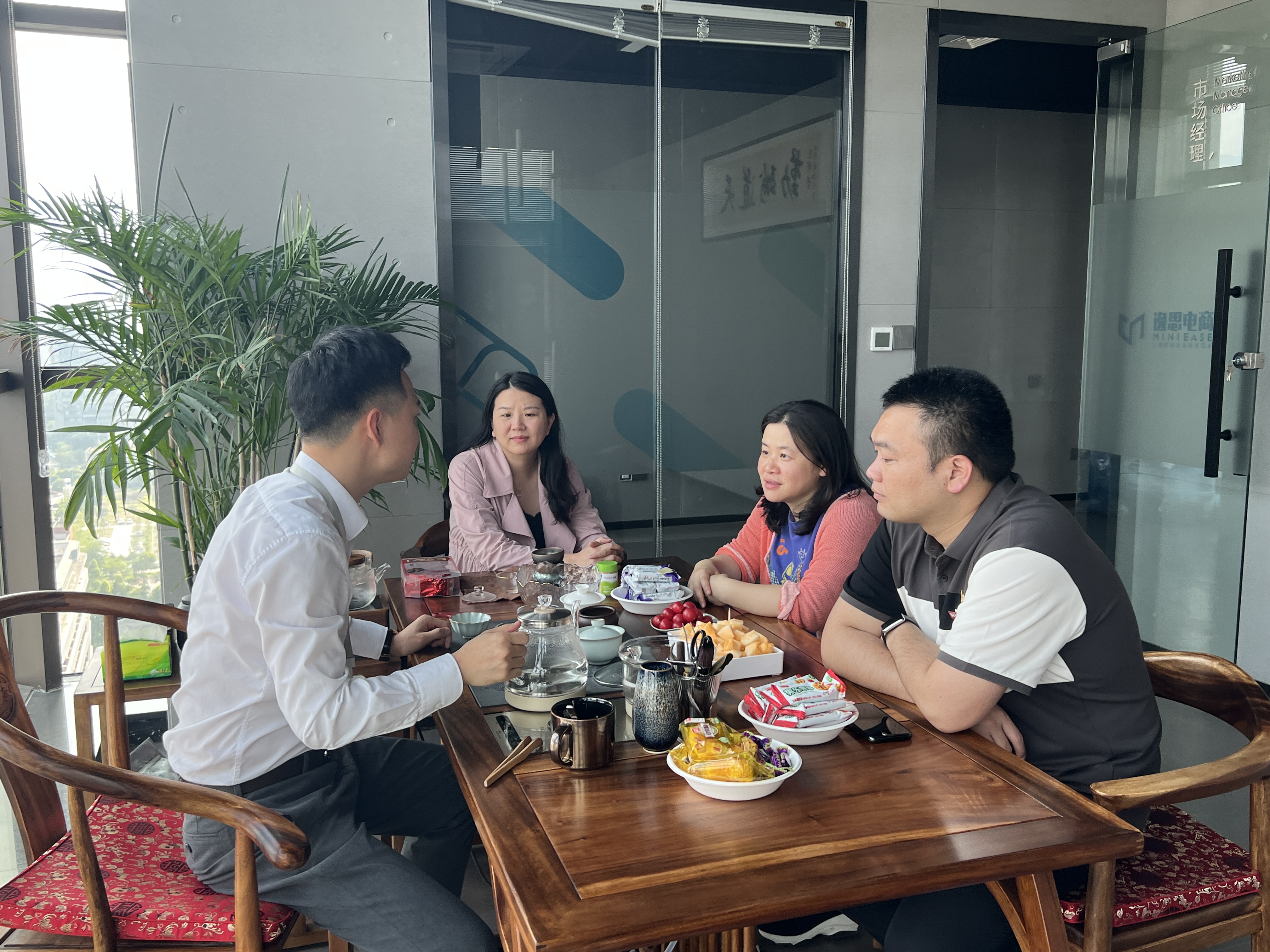 企业热情招待我系一行人.jpg