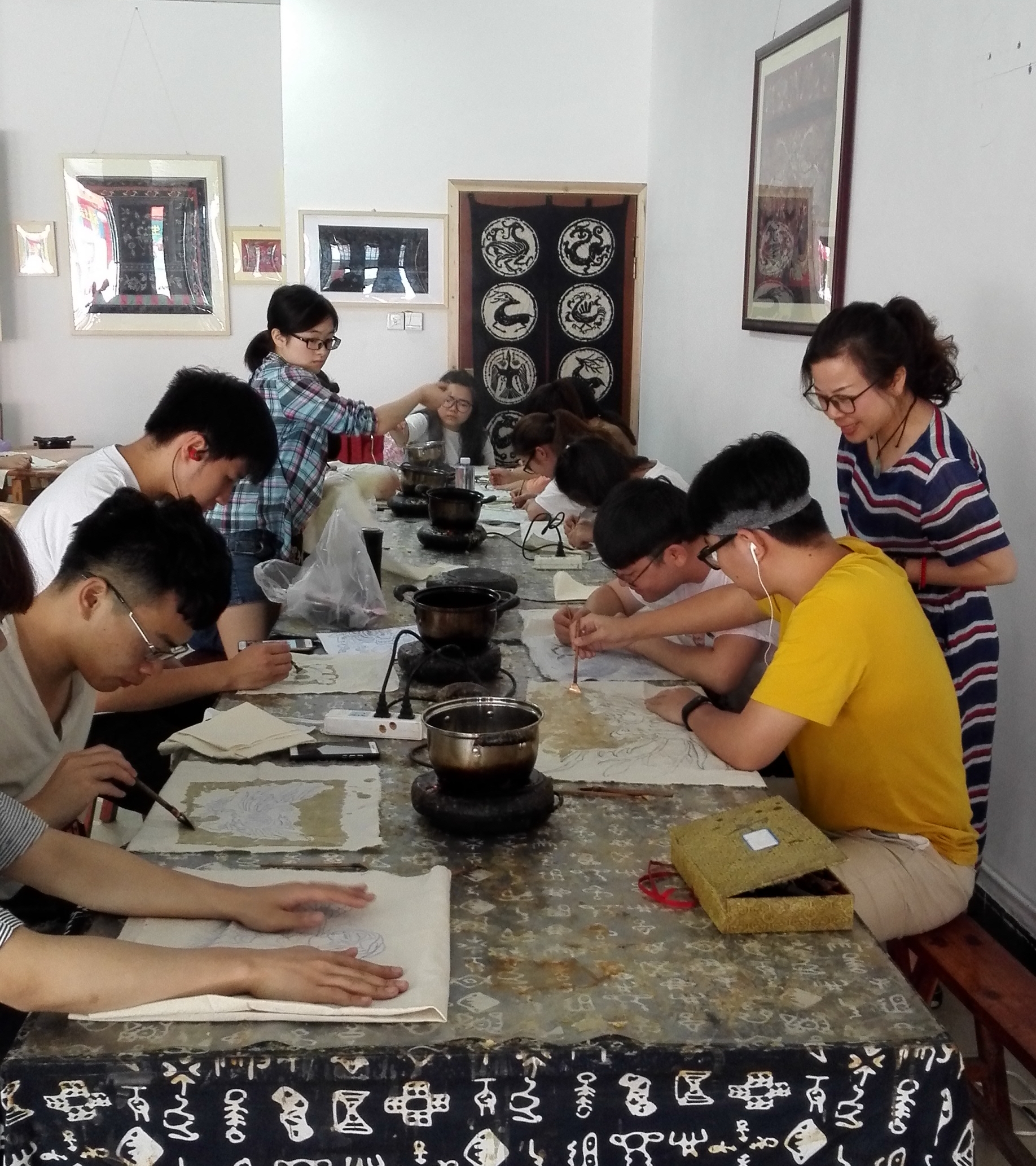 制作蜡染.jpg