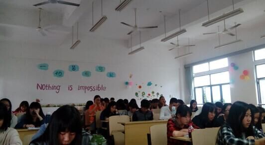 学生听课合影2.jpg