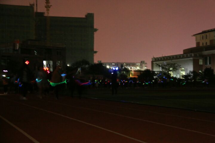 荧光夜跑照片5.jpg