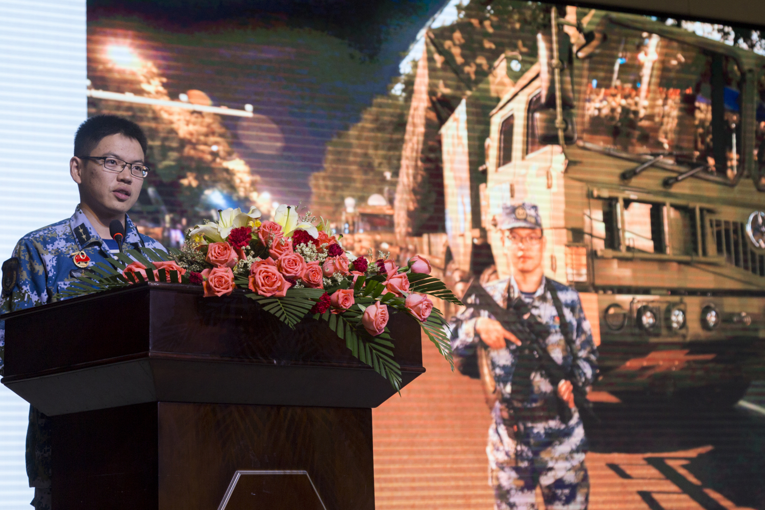 曹一飞《阅兵引领我成长》.jpg